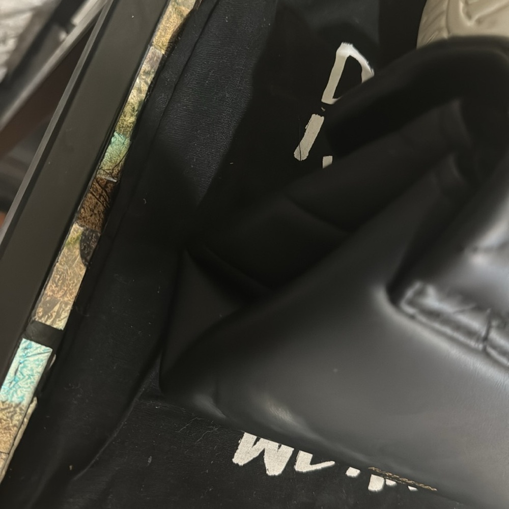 Kurt Geiger London
Mini Kensington Eye Crossbody Bag - Picture 10 of 15